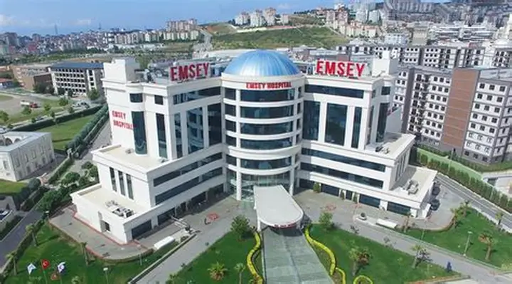 Pendik Emsey Hastanesi’nde Korkutan Çatı Yangını!