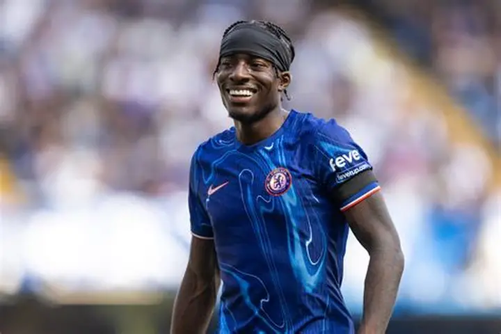 Noni Madueke Kimdir? Arsenal’in Genç Yıldızı Sakatlıktan Dönüyor!