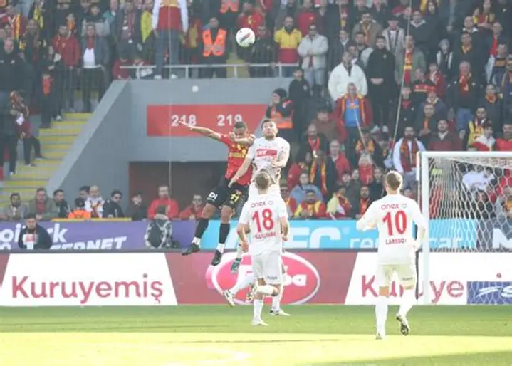 Fenerbahçe’de Santrafor Harekatı: Gimenez Gündemi ve Engel!