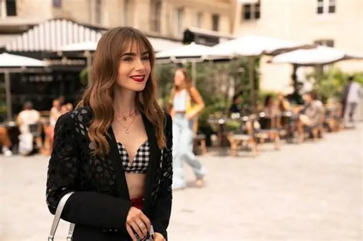 Emily in Paris 5. Sezon: Roma’da Aşk, Kariyer ve Yeni Bir Emily!