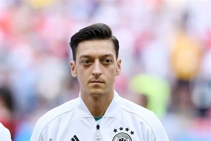 Mesut Özil’den Samimi İtiraflar: Gurbetçi Kimliği ve Gelecek Planları