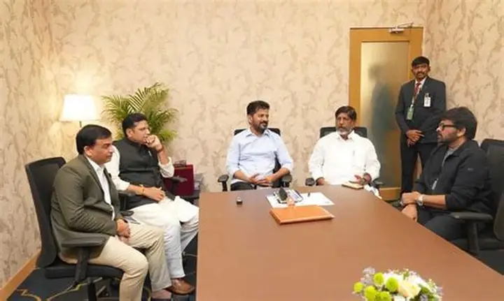 Telangana’da Gıda Zehirlenmesi Skandalı: Revanth Reddy Hedefte