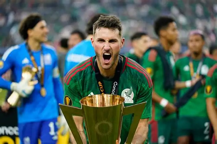 Galatasaray’da Golcü Alarmı: Santiago Gimenez Sürprizi Mi?