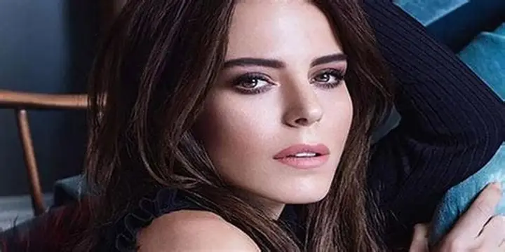 Simge Sağın’dan Şaşırtan Evlilik İtirafı: Lise Yıllarında Evlenip Boşandım