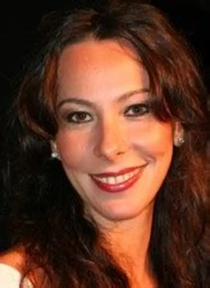 Zeynep Özyağcılar’dan Yeni Yıla Cesur Giriş: Karlar Üzerinde Mayo Şovu!